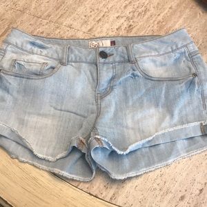 Low rise denim short
